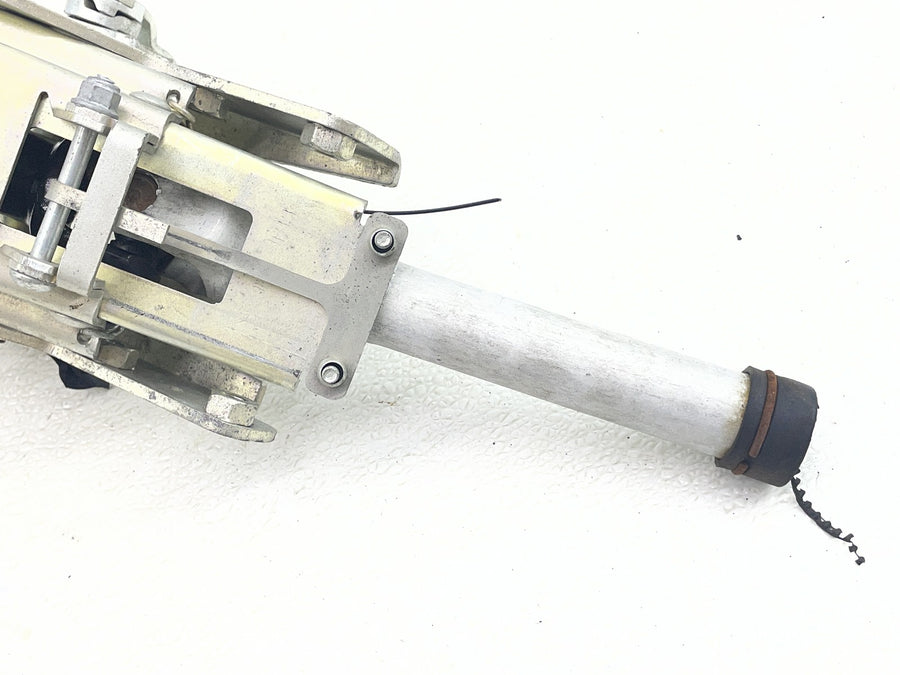 19 POLARIS SLINGSHOT SL STEERING COLUMN BRACKET