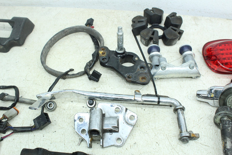 12-16 HARLEY-DAVIDSON ELECTRA GLIDE FLHTCU PARTS HARDWARE UPPER TREE RISERS AXLE