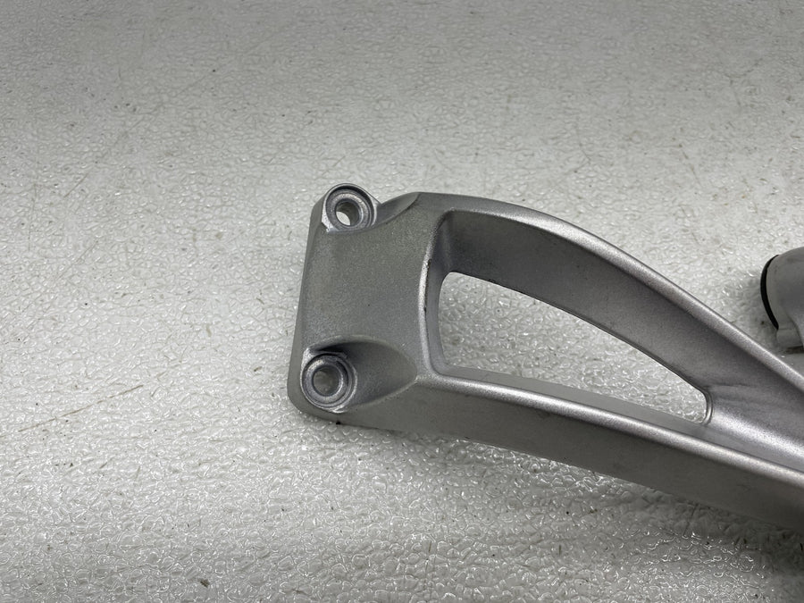 06-15 YAMAHA FZ1 RIGHT REAR BACK PASSENGER PEG