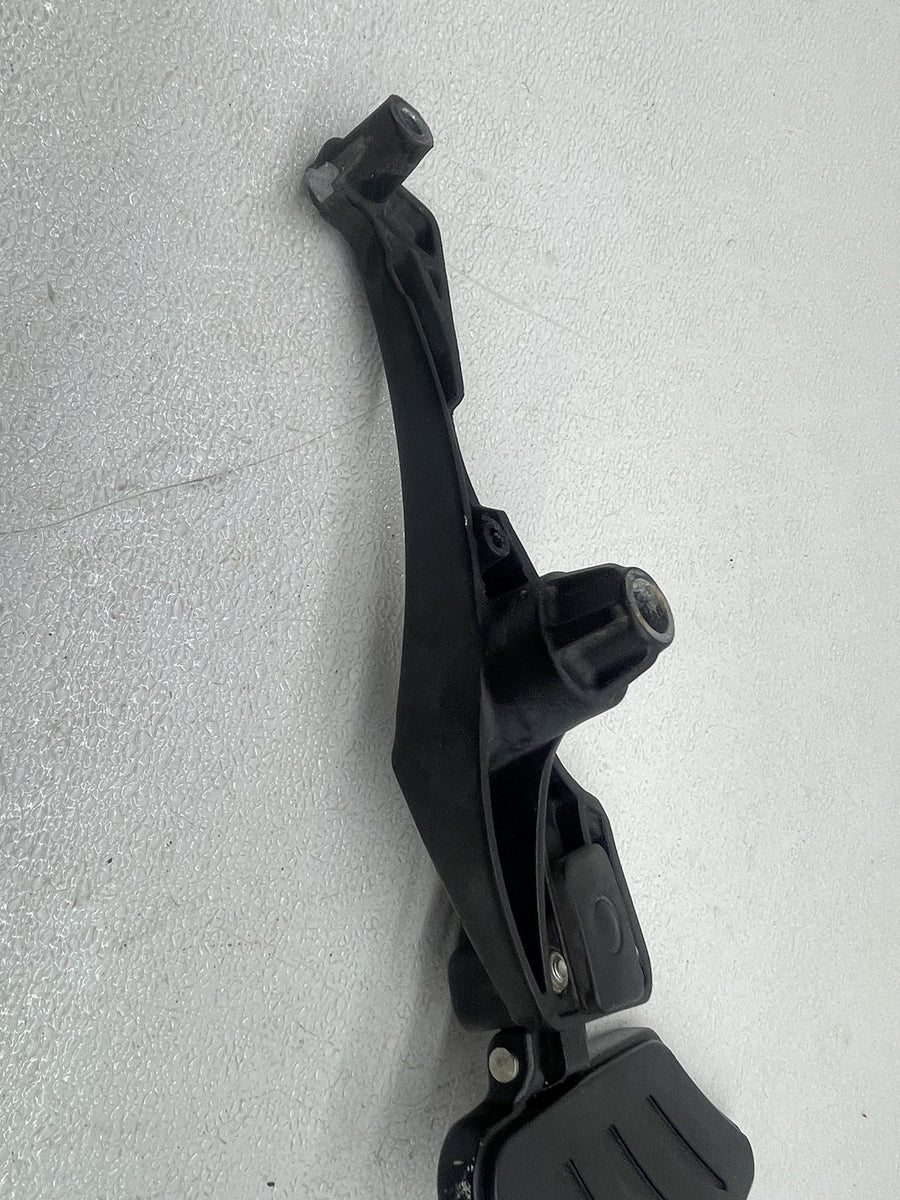 12-17 VICTORY CROSS COUNTRY TOUR LEFT REAR PASSENGER FOOT BOARD MOUNT 5137787