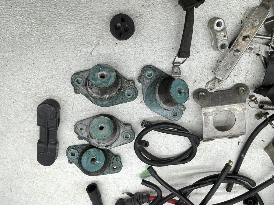 92-97 KAWASAKI JET SKI 750 SS PARTS HARDWARE MOUNT COLUMN CAP OIL STICK MOUNT