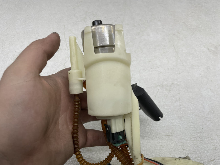 07-11 HARLEY-DAVIDSON ELECTRA GLIDE ULTRA CLASSIC FLHTCU FUEL GAS PUMP