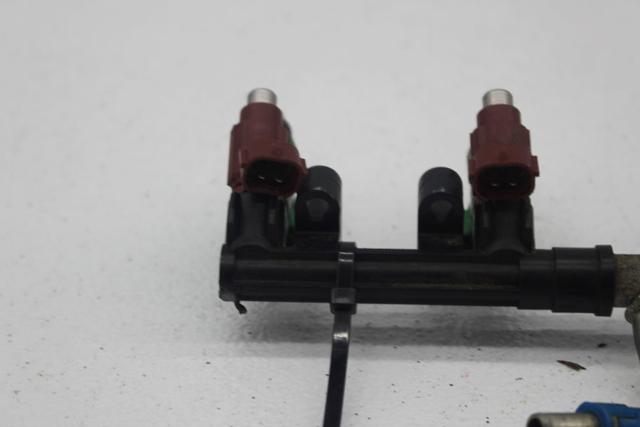 08-09 SUZUKI GSXR750 SECONDARY FUEL INJECTORS TOP AIRBOX GAS RAIL