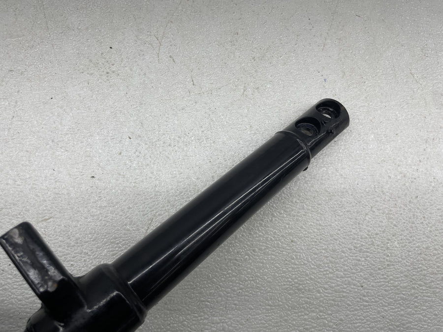 06-07 HARLEY-DAVIDSON STREET ROD VRSCR LEFT LOWER FRAME RAIL SUPPORT BRACKET