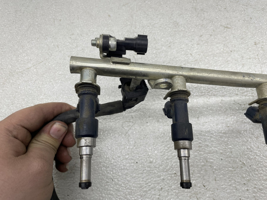 06-15 YAMAHA FZ1 FUEL INJECTORS W/ RAIL