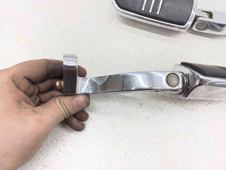 07-11 HARLEY-DAVIDSON STREET GLIDE FLHX REAR PASSENGER FOOTPEGS PEGS PAIR