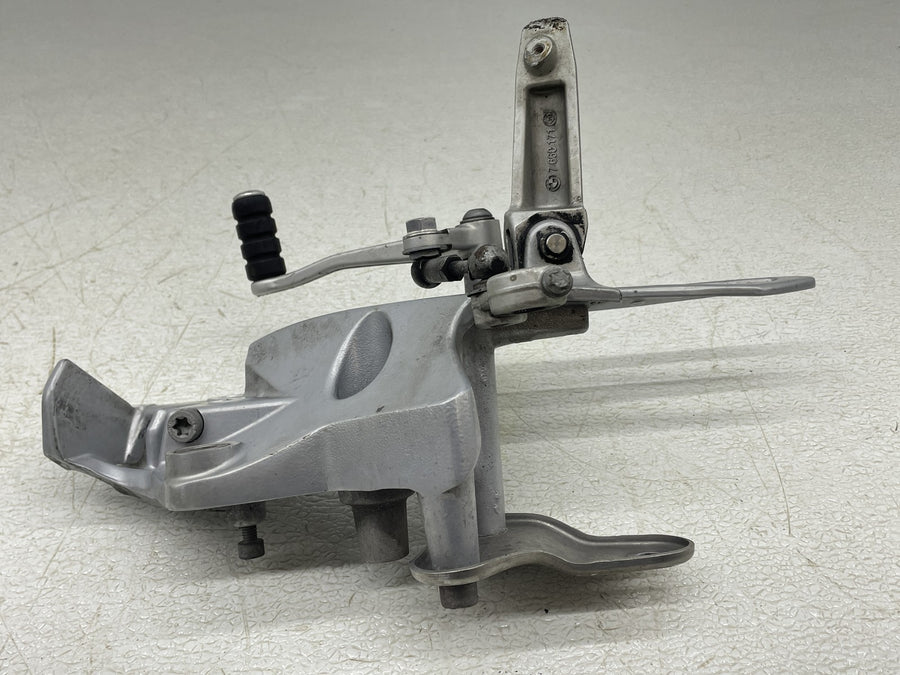 09-14 BMW F800R LEFT REARSET REAR SET FOOT PEG W SHIFTER