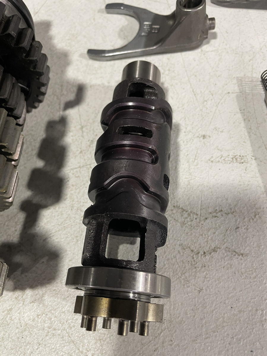 09-14 YAMAHA YZF R1 ENGINE TRANSMISSION GEARS OUTPUT MAIN SHAFT