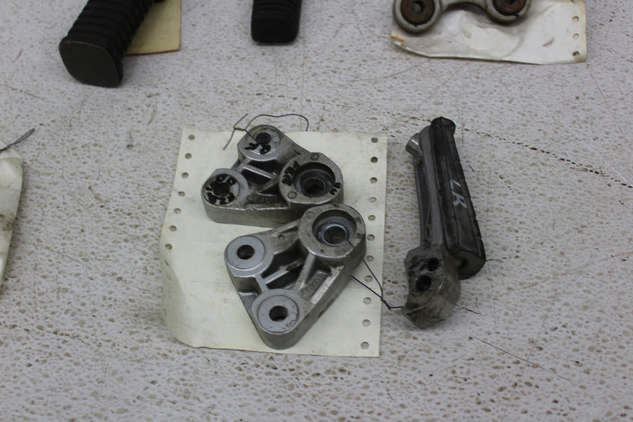 YAMAHA PEG & BRACKET PART LOT