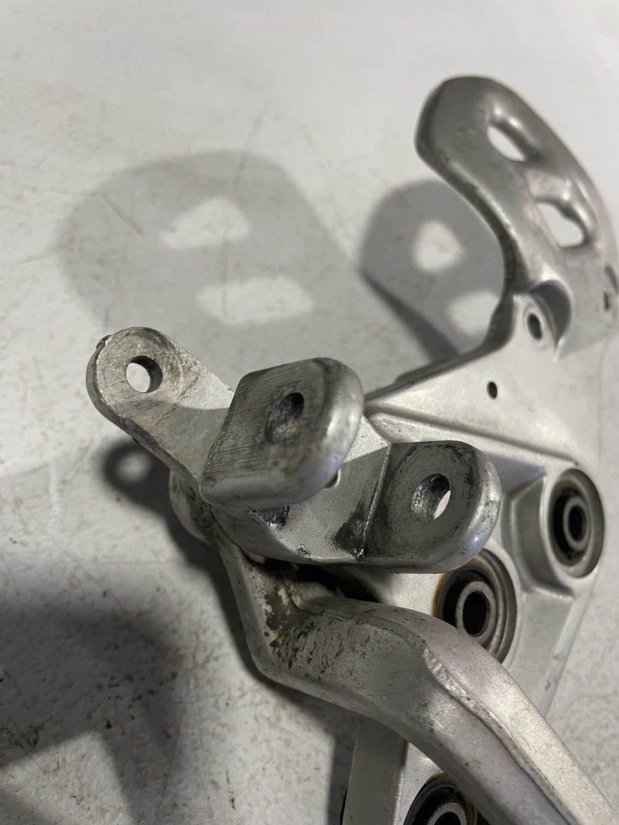 99-07 SUZUKI HAYABUSA RIGHT REARSET REAR SET DRIVER FOOT PEG REST STOP