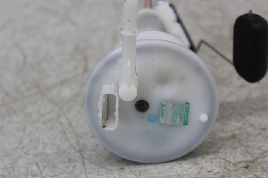 24 SUZUKI GSX-8R FUEL PUMP GAS PETROL SENDER UNIT
