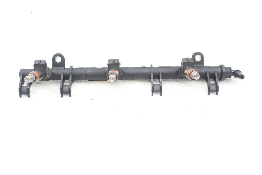 09-10 SEA-DOO WAKE 155 GTX GAS FUEL INJECTORS DISTRIBUTER RAIL