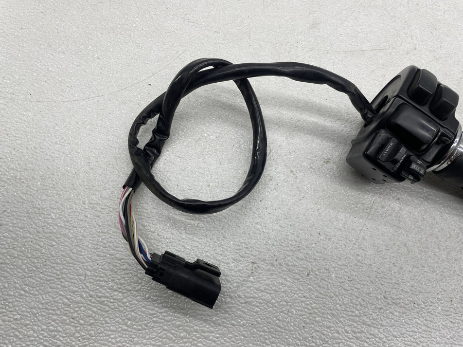 07-11 HARLEY-DAVIDSON STREET GLIDE FLHX RIGHT CONTROL SWITCH