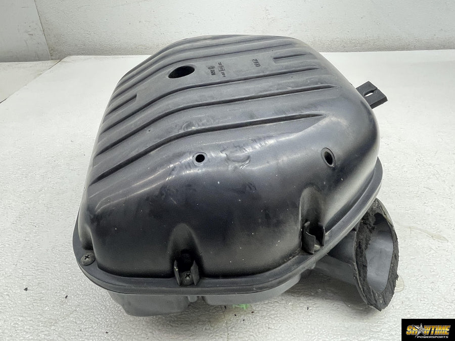 04-05 SUZUKI GSXR750 AIRBOX AIR INTAKE FILTER BOX 13700-30G00