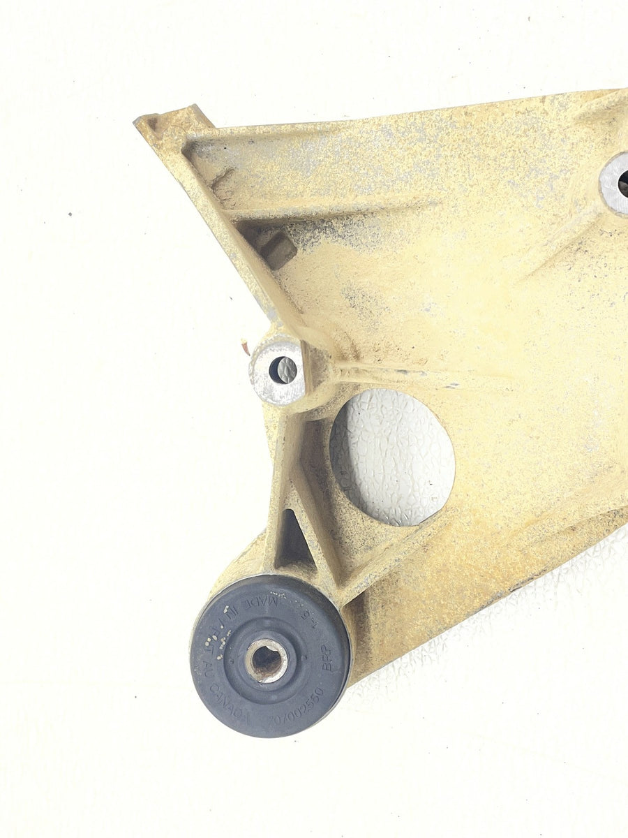 20 CAN-AM MAVERICK X3 DS TURBO MOTOR ENGINE TRANSMISSION MOUNT STAY BRACKET