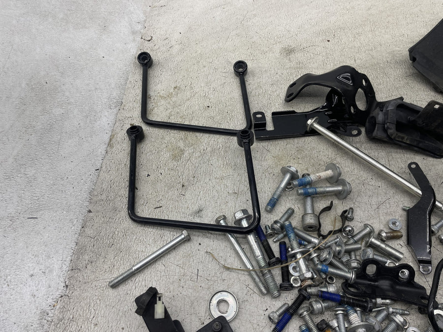 18-23 HARLEY-DAVIDSON STREET BOB PARTS HARDWARE LOT