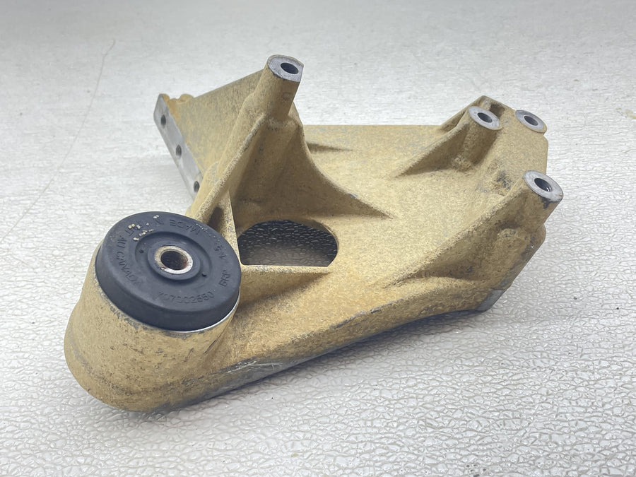 20 CAN-AM MAVERICK X3 DS TURBO MOTOR ENGINE TRANSMISSION MOUNT STAY BRACKET