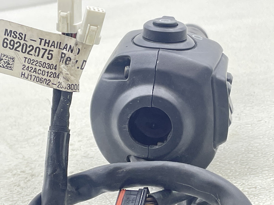 25-26 HARLEY-DAVIDSON NIGHTSTER RH975 RIGHT SWITCH CONTROL KILL OFF START SIGNAL