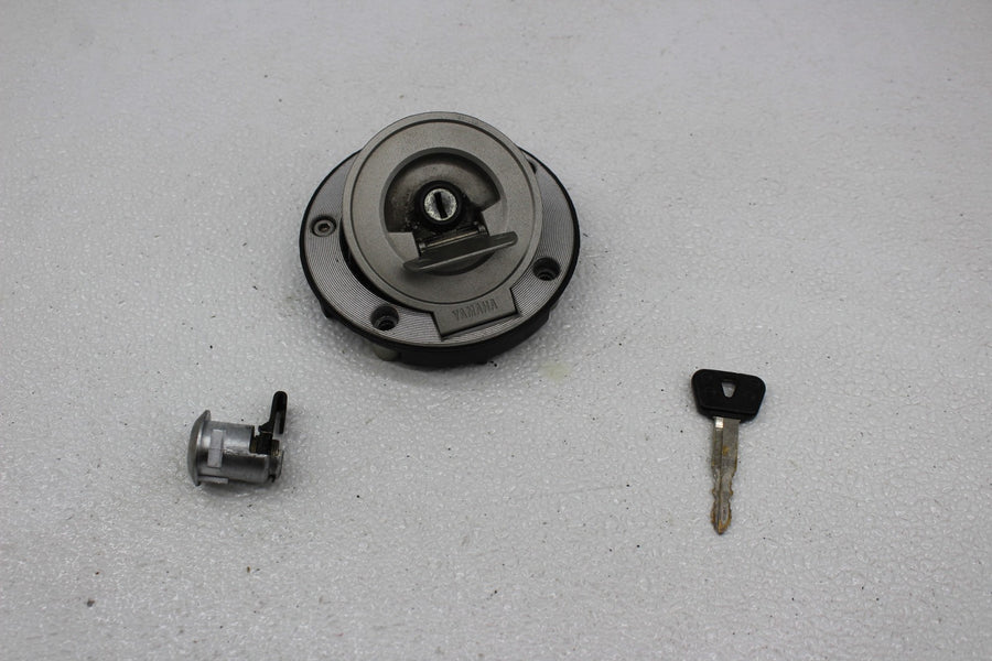 06-07 YAMAHA YZF R6 GAS CAP KEY AND HELMET LOCK