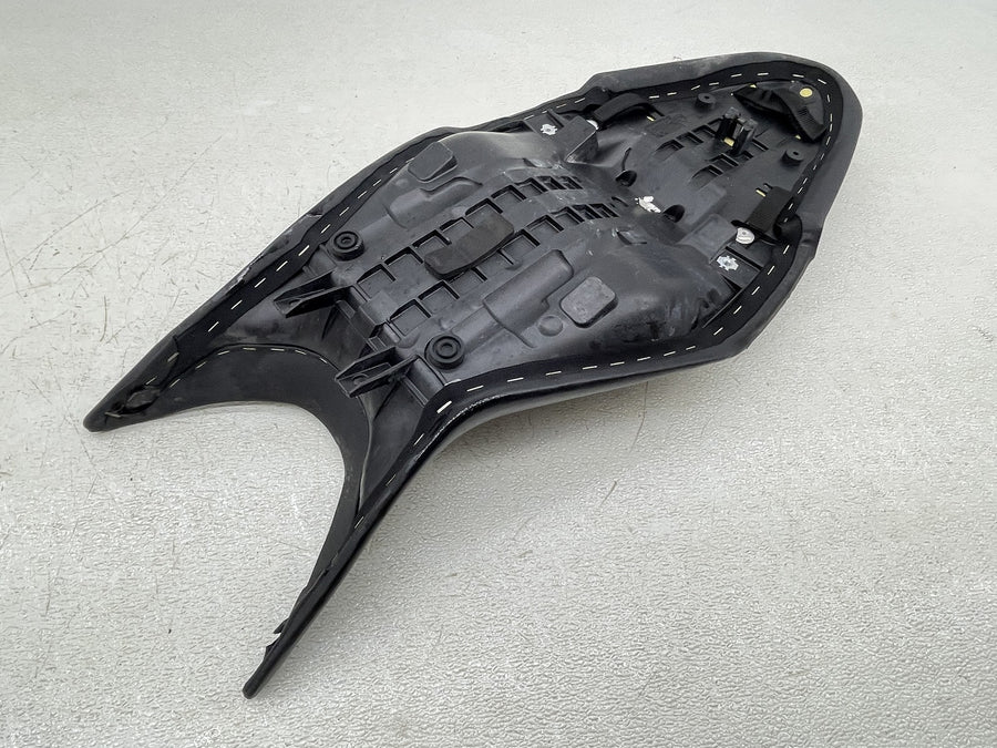 21-24 DUCATI SUPERSPORT 950 S FRONT DRIVERS SEAT PAD SADDLE PILLION
