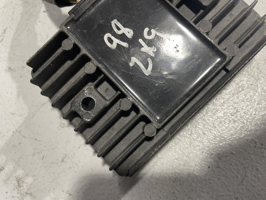 98-99 KAWASAKI NINJA ZX9R RECTIFIER VOLTAGE REGULATOR