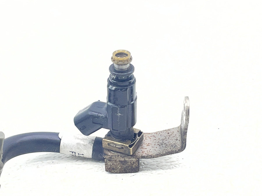 04-06 VICTORY KINGPIN MAIN PRIMARY GAS FUEL INJECTORS RAIL 2520207