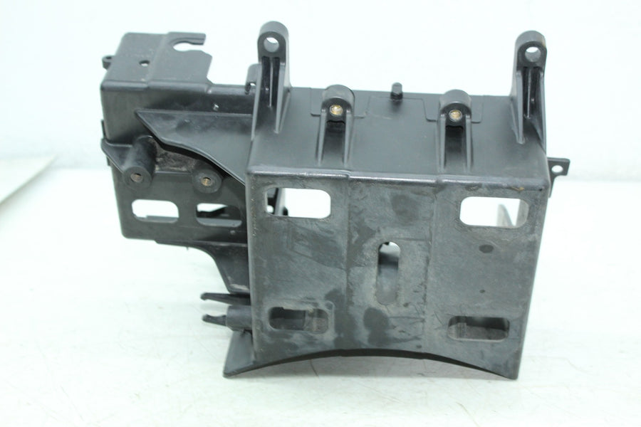 12-16 HARLEY-DAVIDSON ELECTRA GLIDE ULTRA FLHTCU BATTERY TRAY BOX HOLDER ASSY