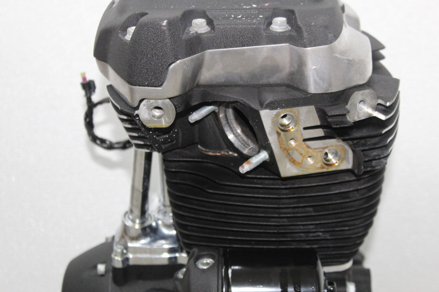 18-20 HARLEY-DAVIDSON STREET BOB FXBB 107CI ENGINE MOTOR HEAD MILWAUKEE M8