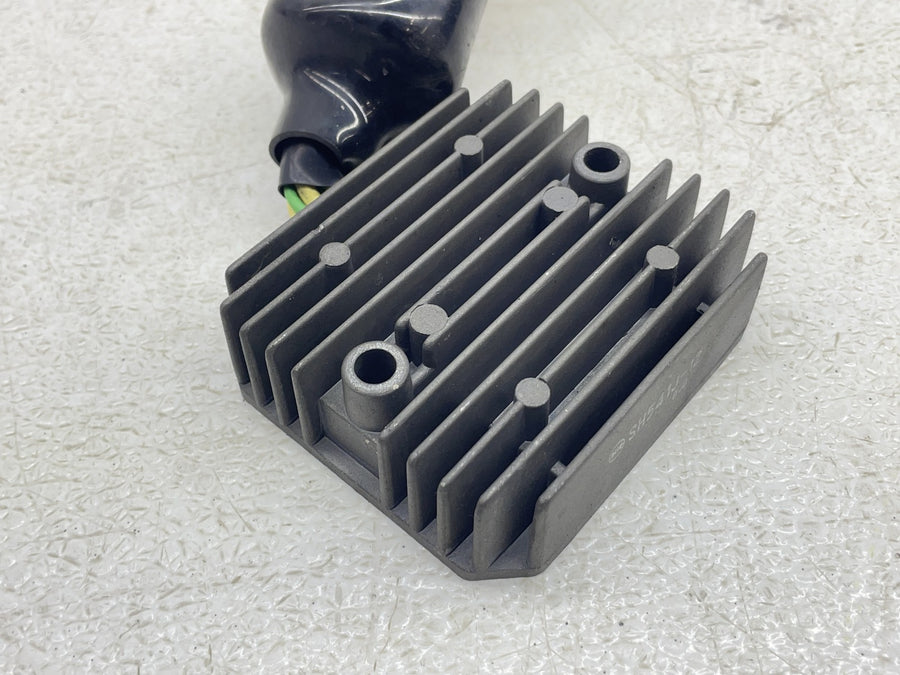 00-01 HONDA RVT1000R RC51 SP1 RECTIFIER VOLTAGE REGULATOR