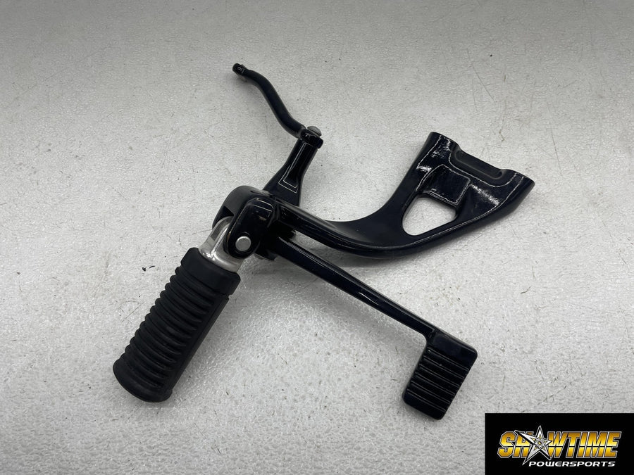 18-23 HARLEY-DAVIDSON STREET BOB RIGHT FRONT FOOT REST PEG STEP W/ BRAKE PEDAL