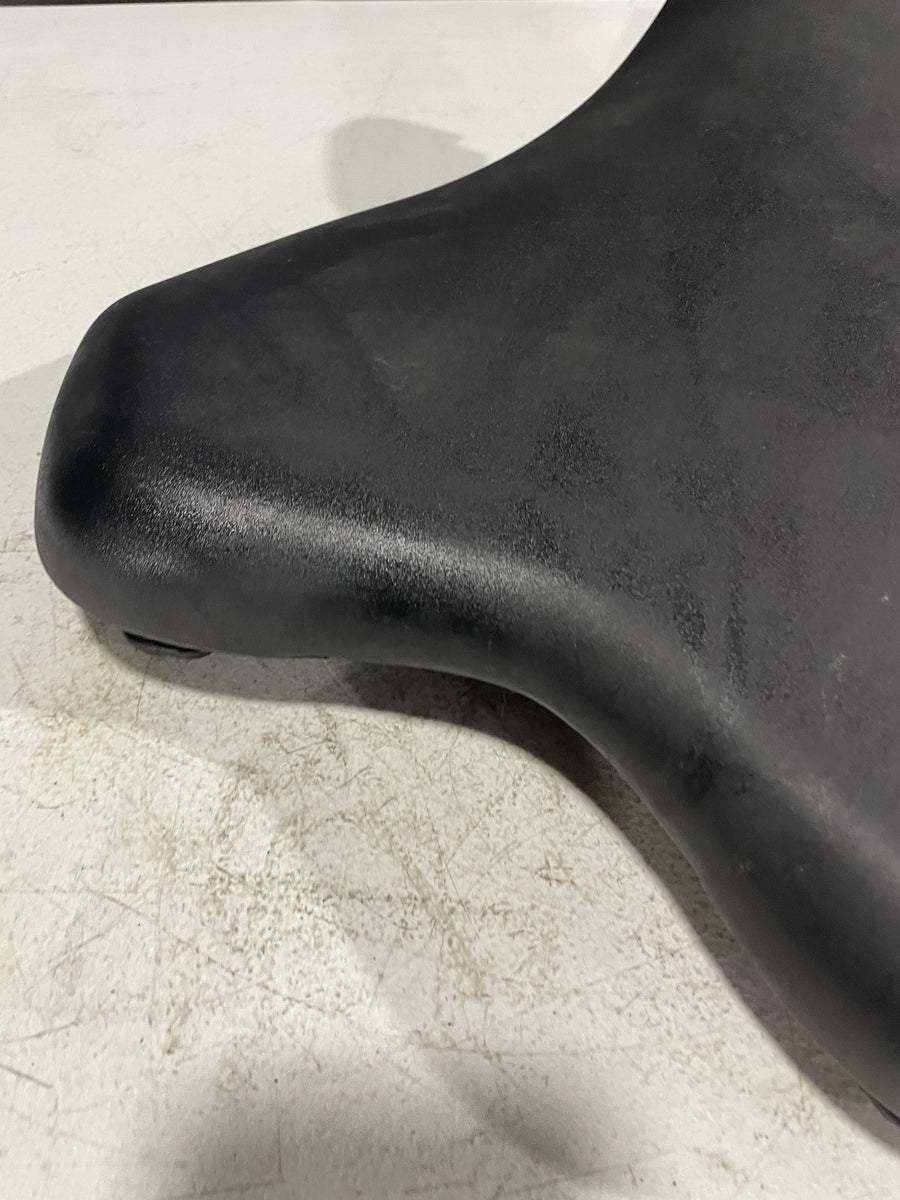 06-07 YAMAHA YZF R6 FRONT DRIVERS SEAT PAD SADDLE PILLION