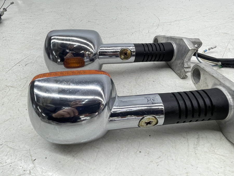 83 HONDA SHADOW 750 VT750  FRONT LEFT RIGHT TURN SIGNALS LIGHT INDICATORS