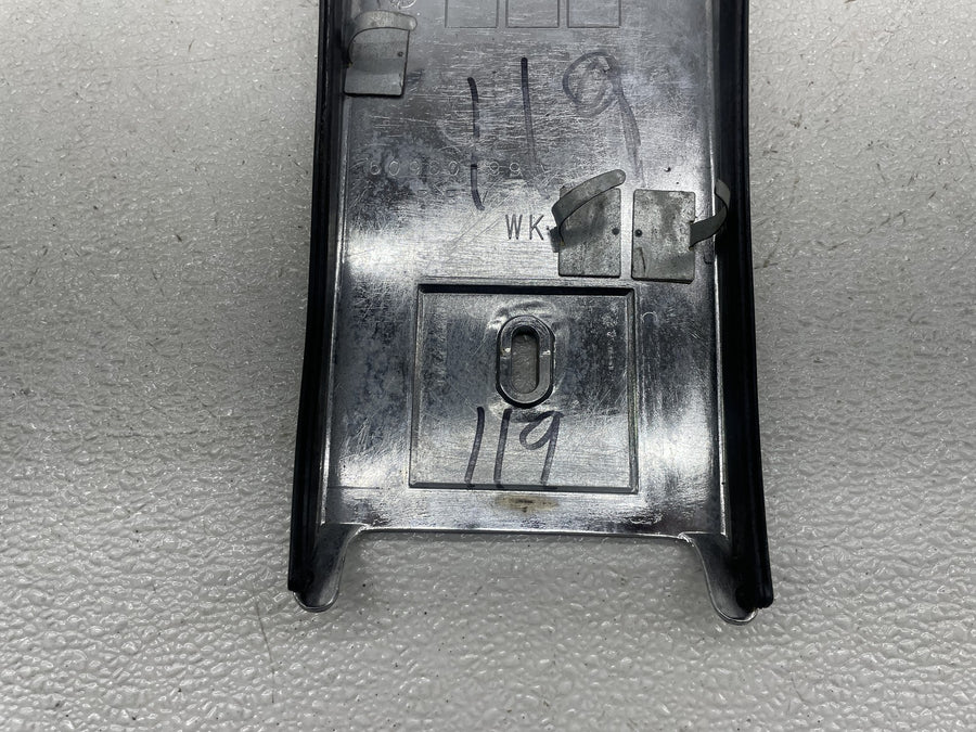 99-06 HARLEY-DAVIDSON ROAD KING CLASSIC FLHRCI GAS TANK CAP COVER TRIM PANEL