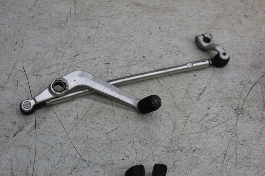 03-05 YAMAHA YZF R6 PARTS HARDWARE SPROCKET TANK BOTTLE SHIFTER MOUNT