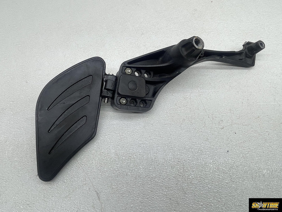 12-17 VICTORY CROSS COUNTRY TOUR LEFT REAR PASSENGER FOOT BOARD MOUNT 5137787