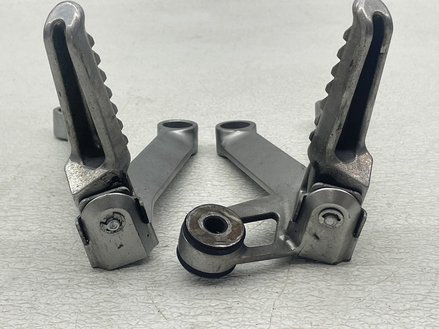 04-05 KAWASAKI NINJA ZX10R REAR BACK PASSENGER PEG SET PAIR