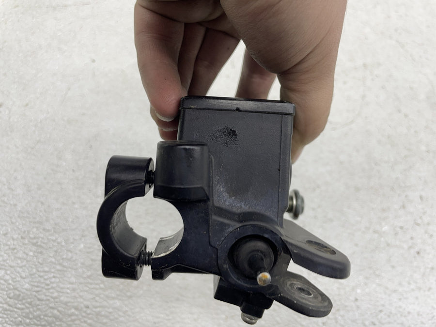 06-15 YAMAHA FZ1 FRONT BRAKE MASTER CYLINDER