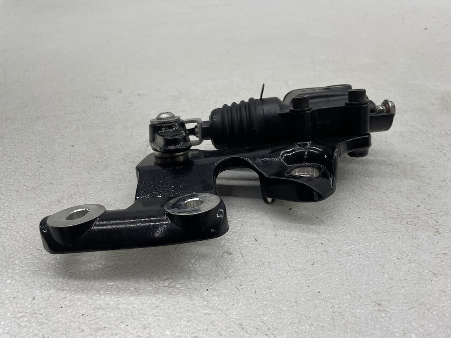 18-23 HARLEY-DAVIDSON STREET BOB REAR BACK BRAKE MASTER CYLINDER W/ MOUNT