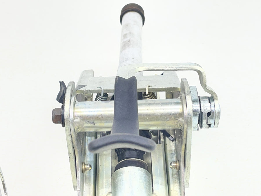 19 POLARIS SLINGSHOT SL STEERING COLUMN BRACKET