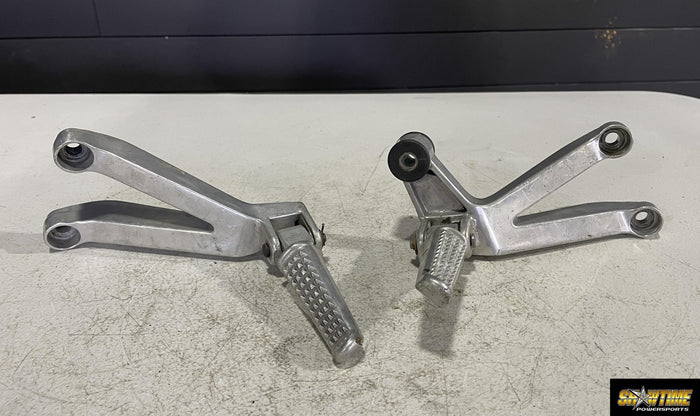 00-01 HONDA CBR929RR REAR BACK PASSENGER PEG SET PAIR