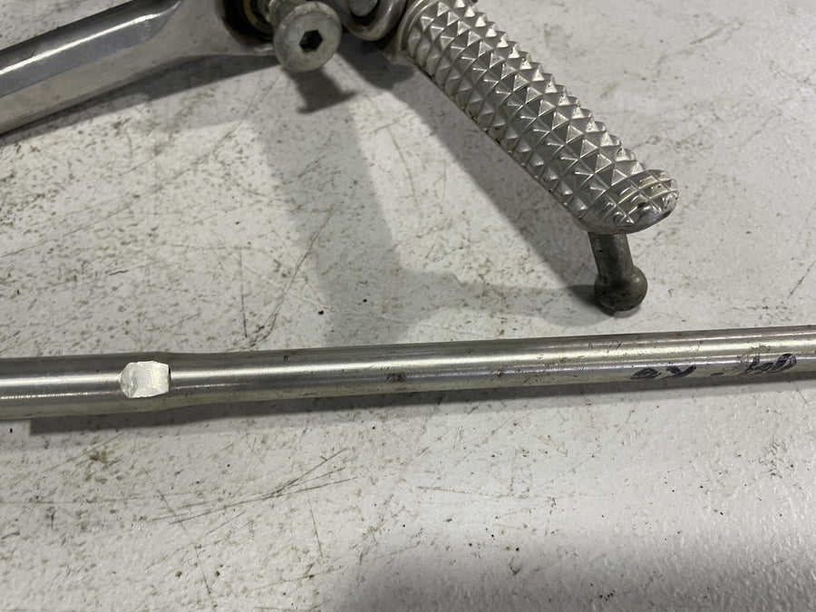 03-05 YAMAHA YZF R6 LEFT REARSET REAR SET FOOT PEG W SHIFTER