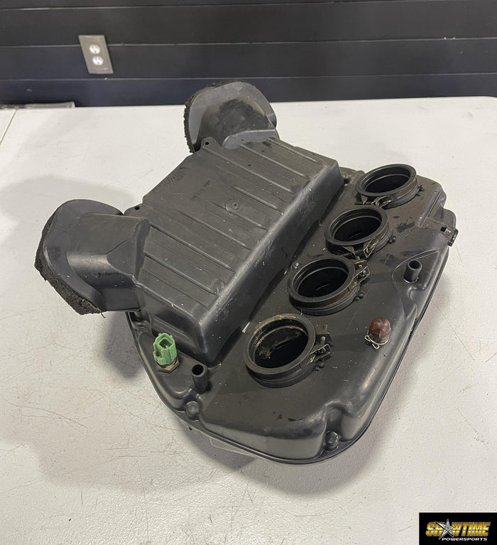 00-03 SUZUKI GSXR750 AIRBOX AIR INTAKE FILTER BOX 13700-35F00