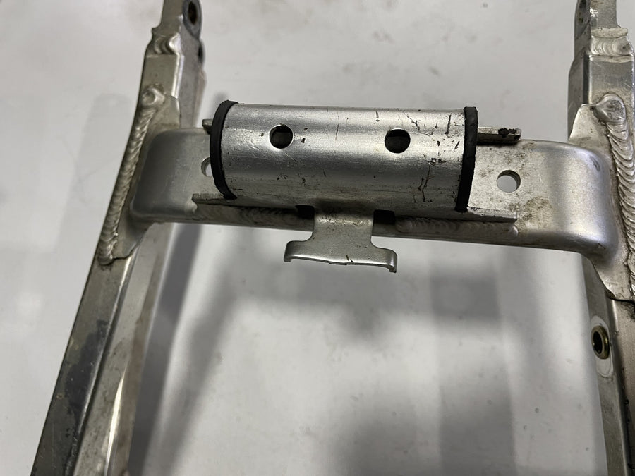 99-02 YAMAHA YZF R6 REAR BACK TAIL SUBFRAME SUB FRAME