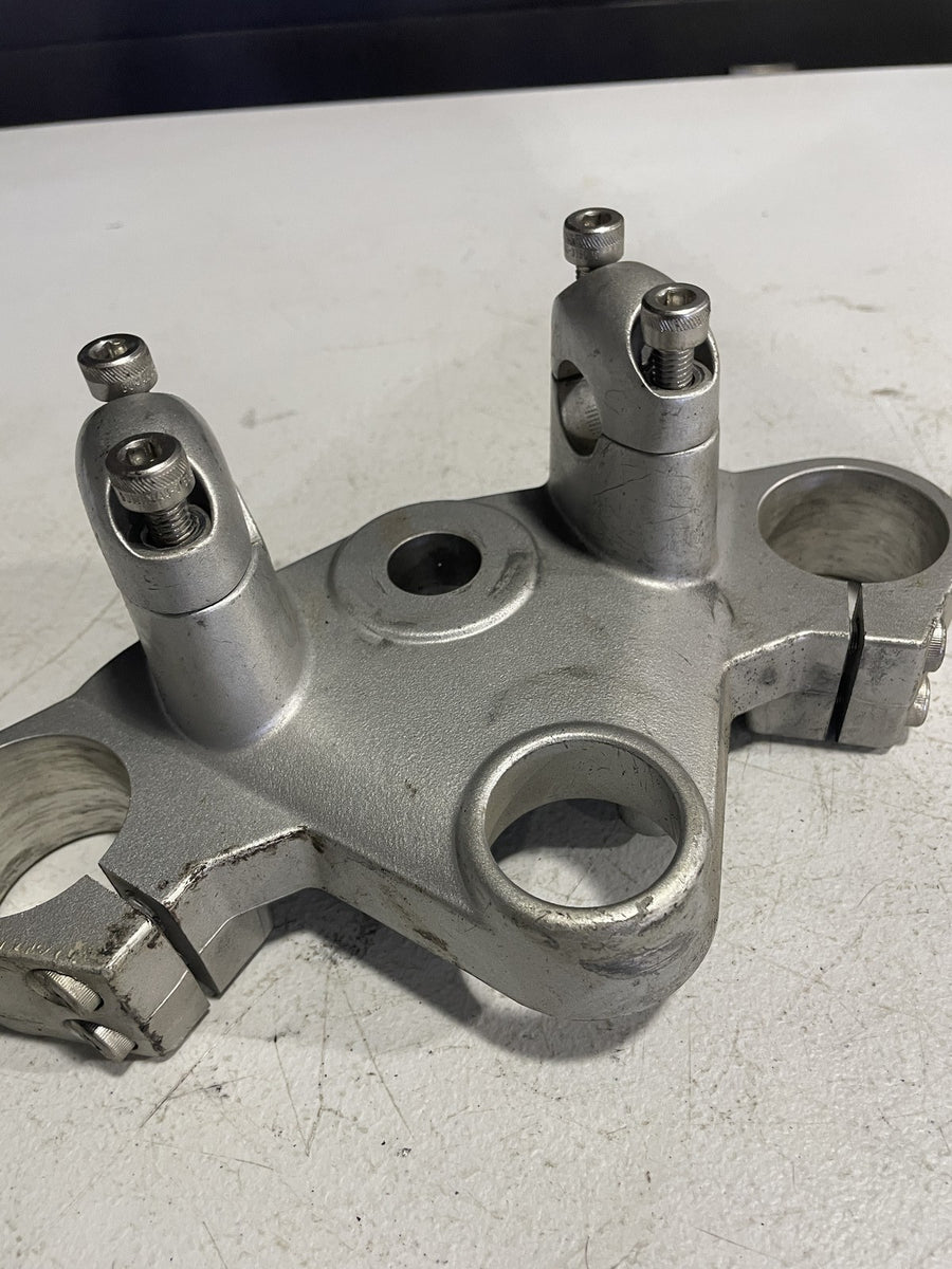 2006 TRIUMPH TIGER FORKS UPPER TRIPLE TREE CLAMP