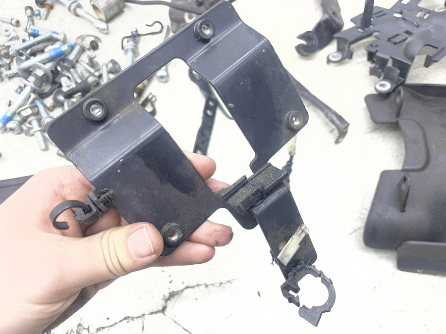 20-24 HARLEY-DAVIDSON SOFTAIL STANDARD FXST PARTS HARDWARE