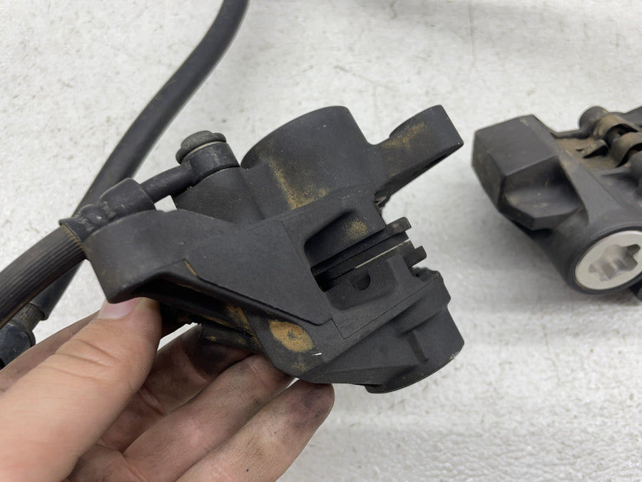 06-15 YAMAHA FZ1 RIGHT LEFT FRONT BRAKE CALIPER SET PAIR CALIPERS W/ BRAKE LINE
