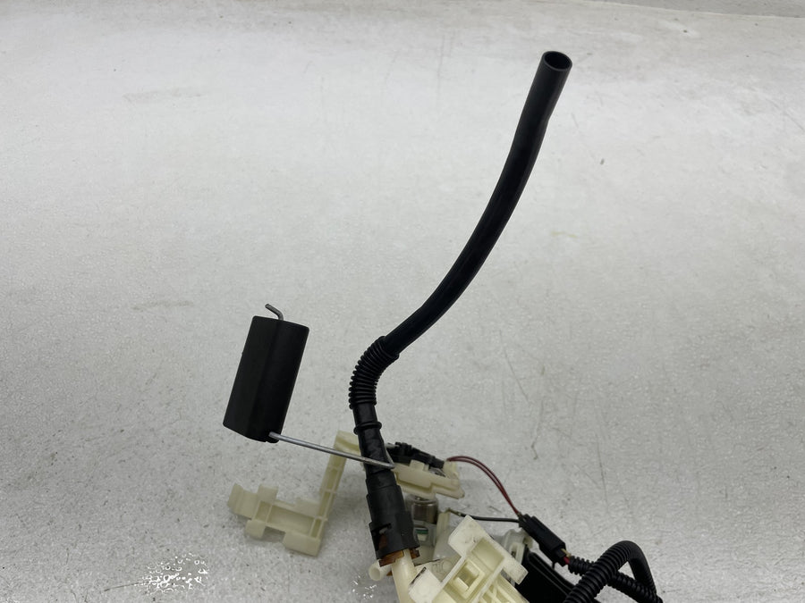 07-11 HARLEY-DAVIDSON STREET GLIDE FLHX FUEL GAS PUMP