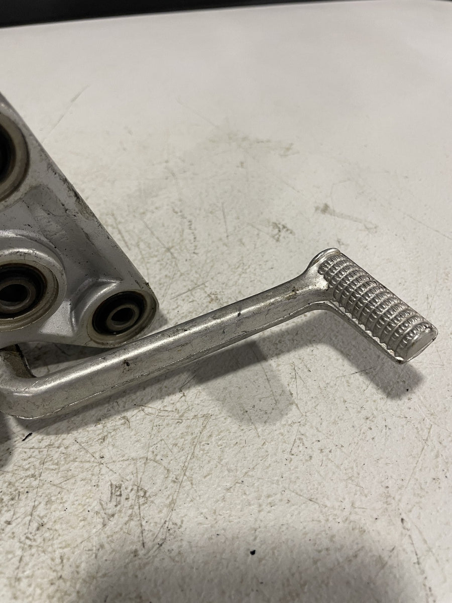 99-07 SUZUKI HAYABUSA RIGHT REARSET REAR SET DRIVER FOOT PEG REST STOP