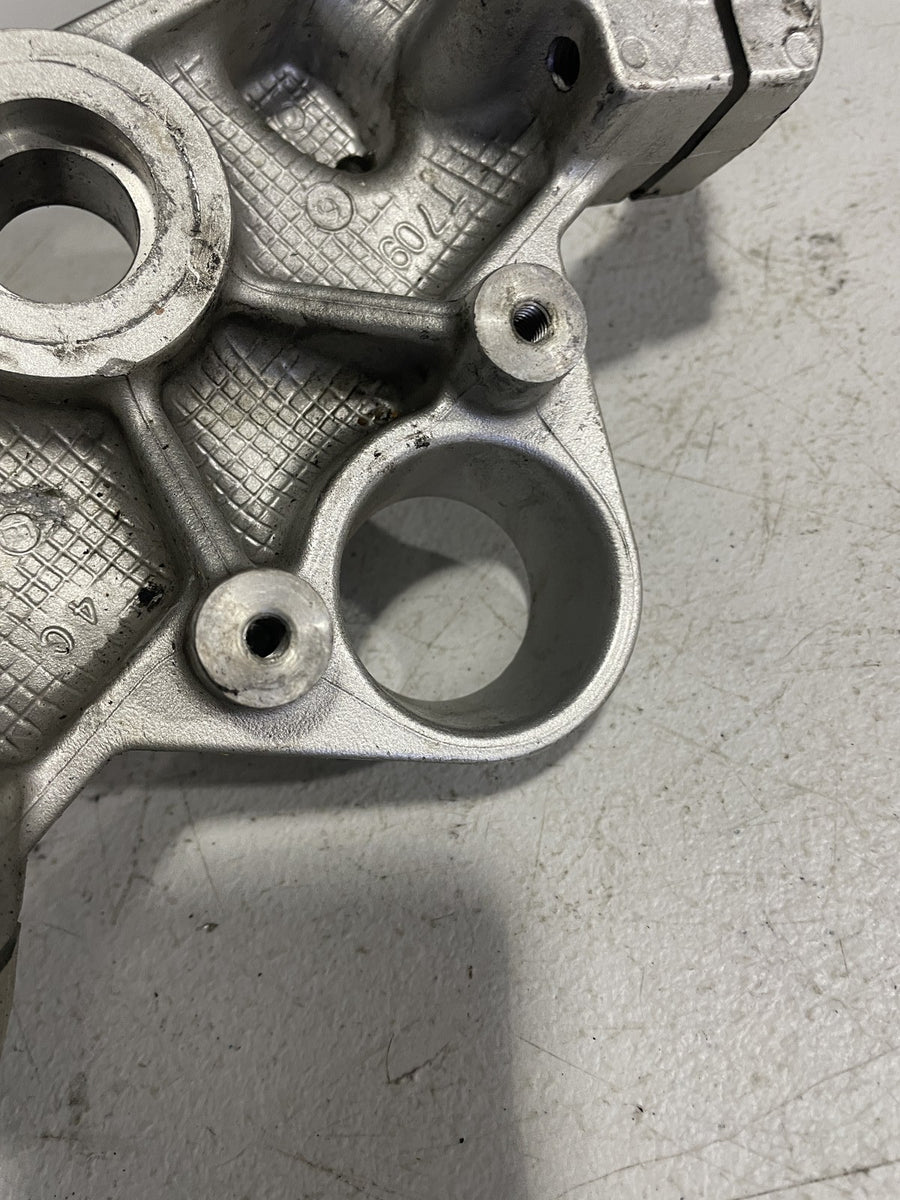 2006 TRIUMPH TIGER FORKS UPPER TRIPLE TREE CLAMP