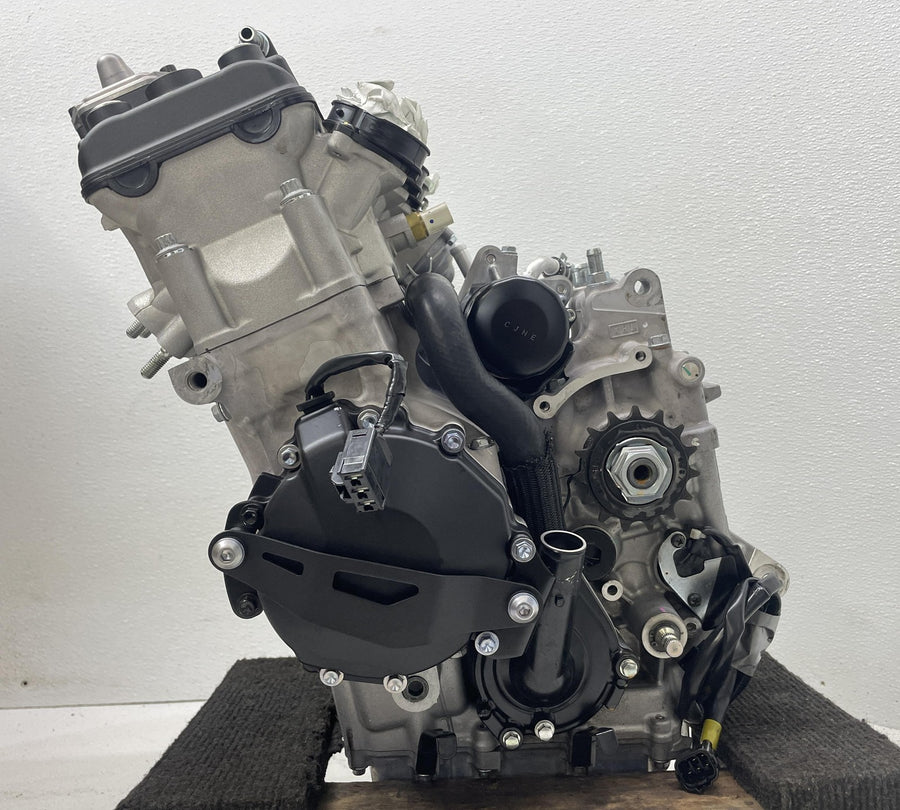 24-26 KAWASAKI NINJA ZX6R ZX636 COMPLETE ENGINE MOTOR CASES RUNS CLEAN NICE!